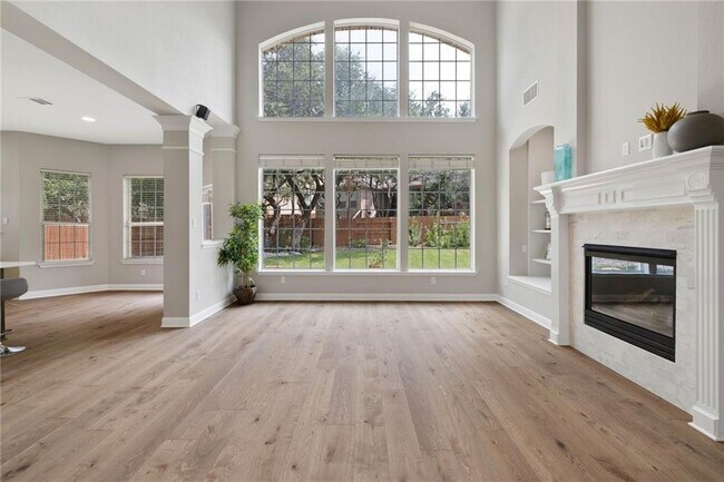 Building Photo - 3000 Welton Cliff Dr