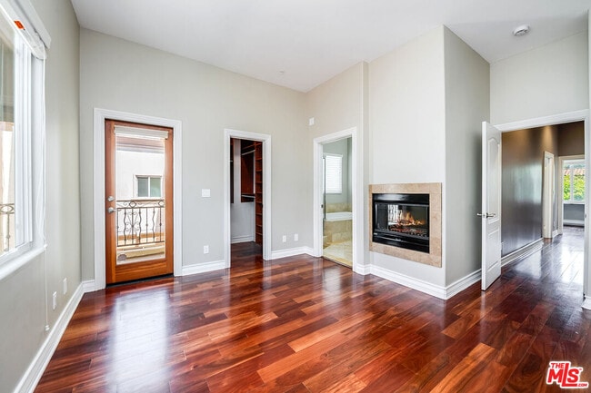 Building Photo - 4125 W Hood Ave