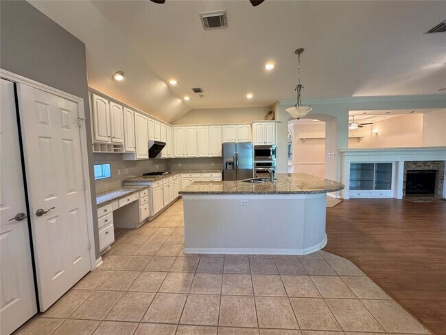 Building Photo - 5822 Pinellas Park Ct