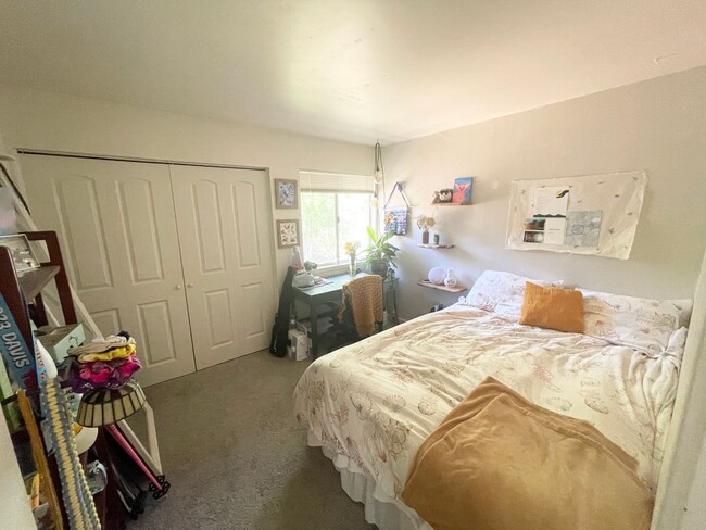 Building Photo - Remodeled Large 4 Bedroom 2 Bath Condo  in...