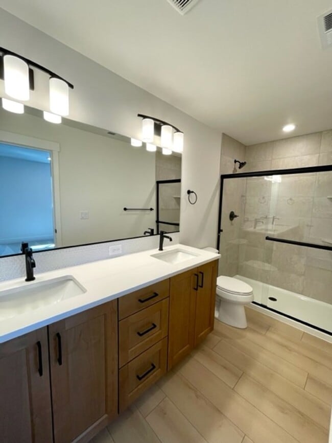Building Photo - 3070 NE Terreo Pl
