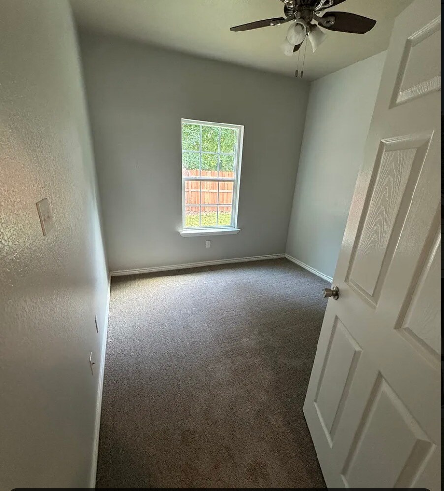 Bedroom 3 - 315 W Elm Ave