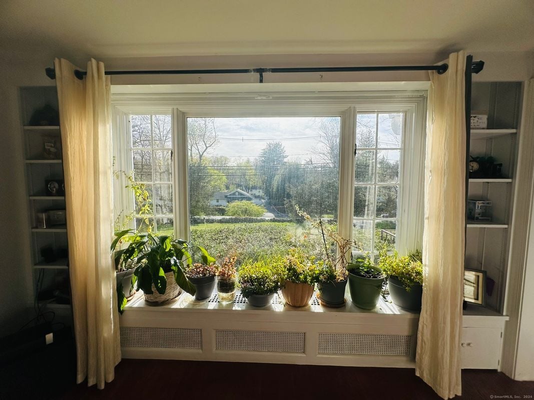 Building Photo - 37 Weed St