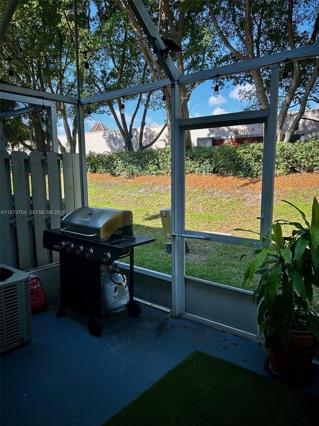 Building Photo - 1111 Sorrento Dr