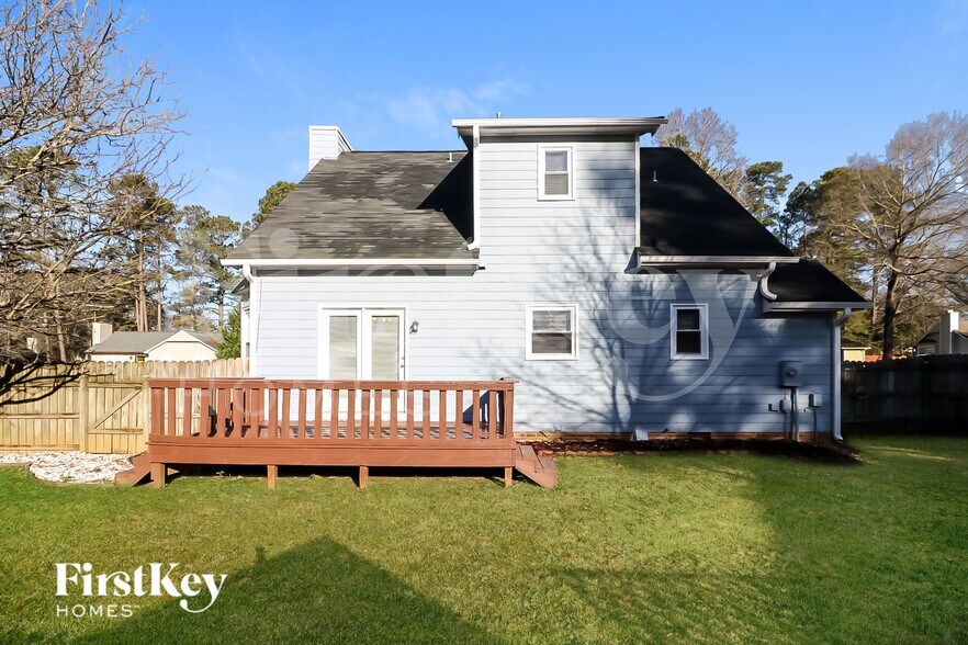 Building Photo - 104 Longneedle Ct