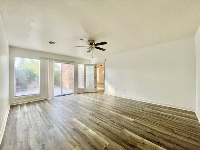 Building Photo - 707 Center Hill Dr