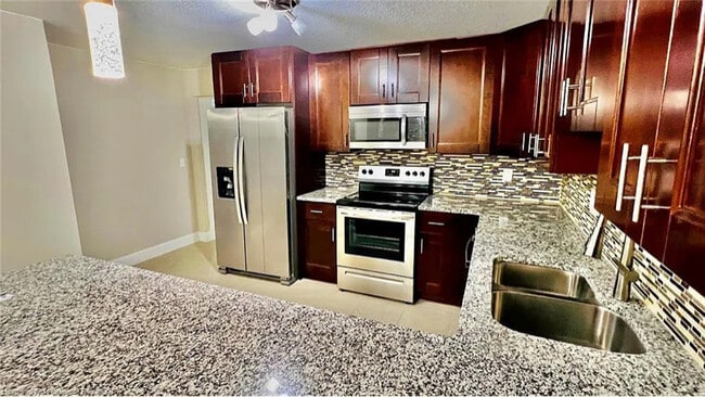 Building Photo - 1409 Palm Way