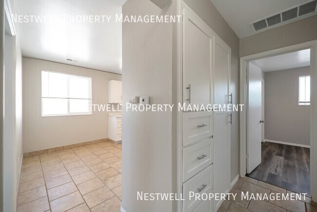 Building Photo - 116 W Angelo Ave