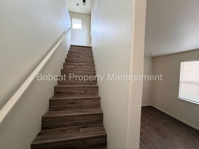 Building Photo - 1272 Woodside Dr