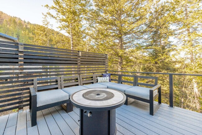 Building Photo - 255 Matterhorn Dr