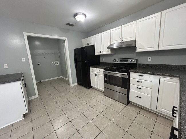 Building Photo - 124 30th 1/2