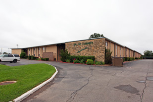 Building Photo - Calico Corners