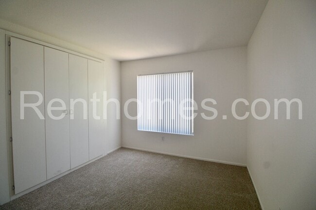 Building Photo - 9411 Questa Pointe