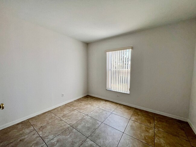 Building Photo - 3 Bedroom 2 Bath in Torino