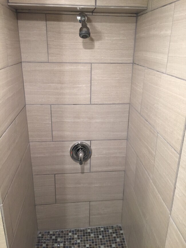 Building Photo - 664 E Ramona Ave