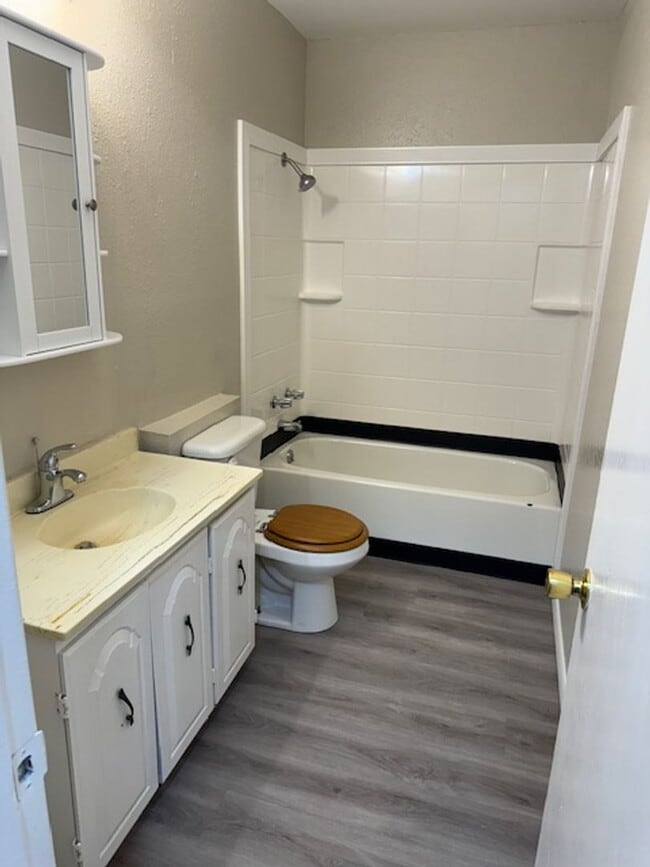 Building Photo - 719 Acorn Dr