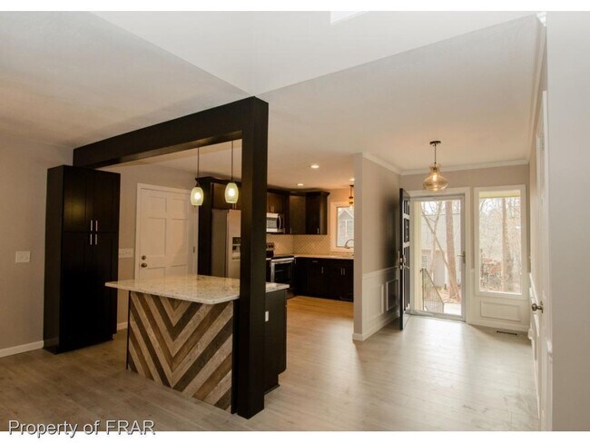 Building Photo - 1710 Chateau Cir
