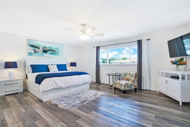 Building Photo - 4101 NE 24th Ave