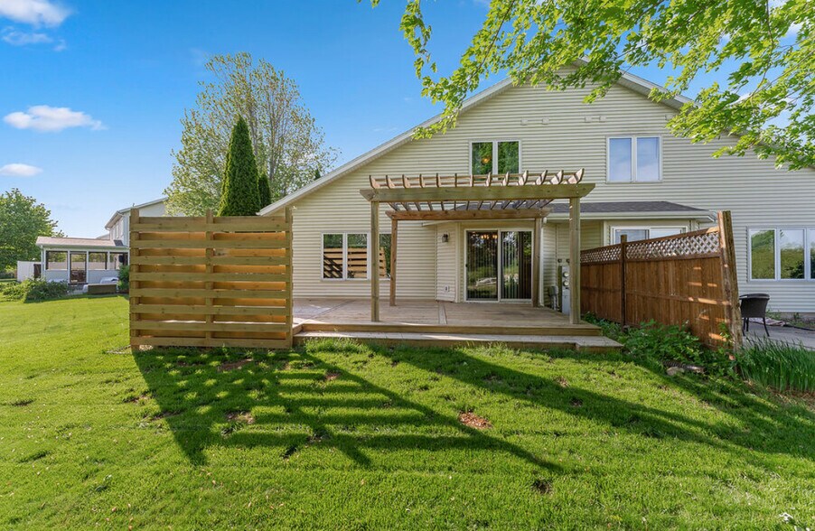 Building Photo - 5911 E Open Meadow