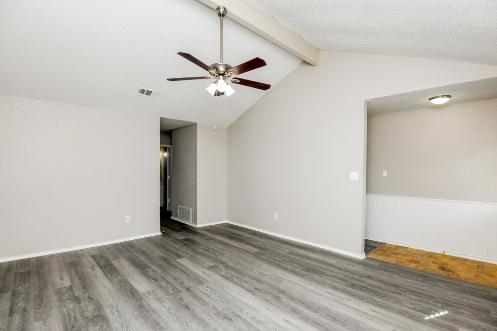 Building Photo - 2321 Oakside Dr