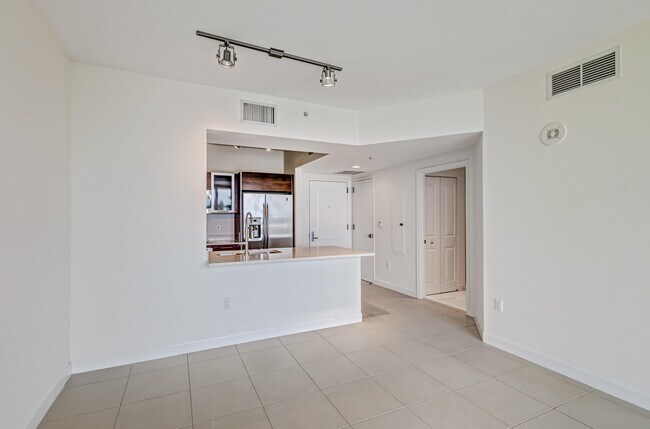 Building Photo - 480 Hibiscus St