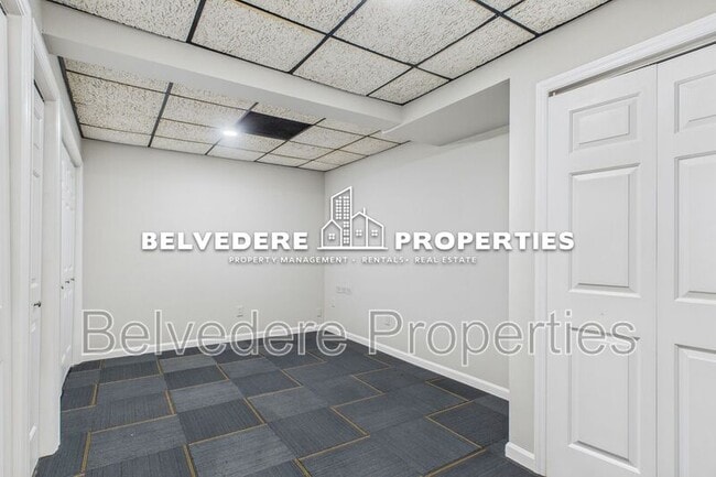 Building Photo - 18 Park Village Ln