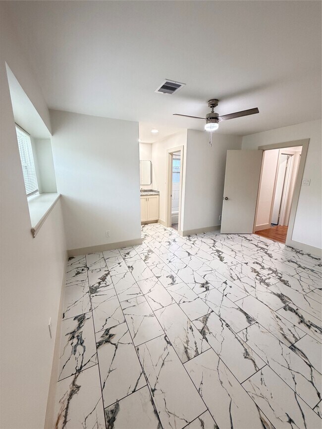 Building Photo - 7007 Pine Grove Dr