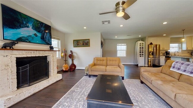 Building Photo - 3011 Larknolls Ln