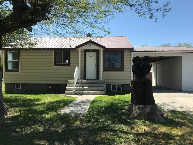 Primary Photo - 110 Topaz St