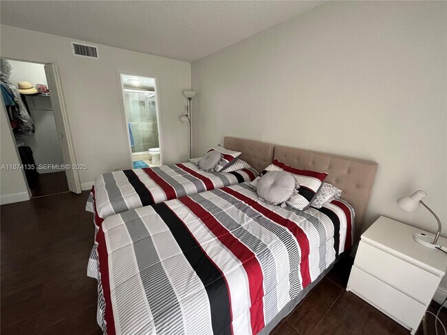 Building Photo - 1258 S Military Trail