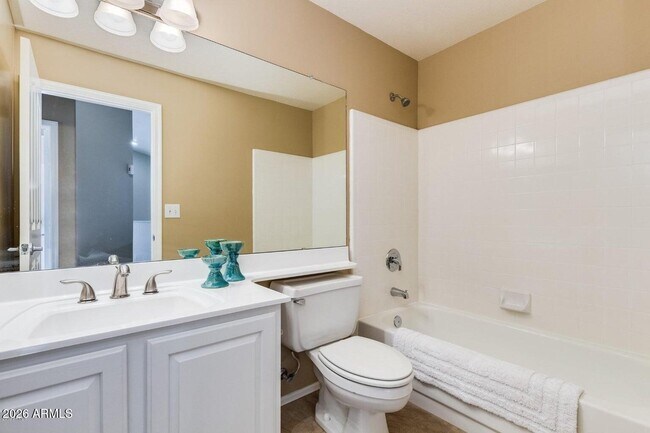Building Photo - 3822 E Wildwood Dr