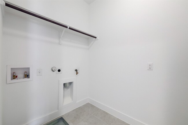 Building Photo - 4703 Unity Cir