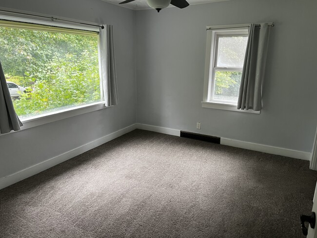 Building Photo - 93 E 100 S