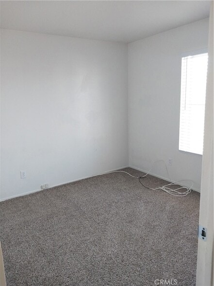 Building Photo - 935 Redtail Dr