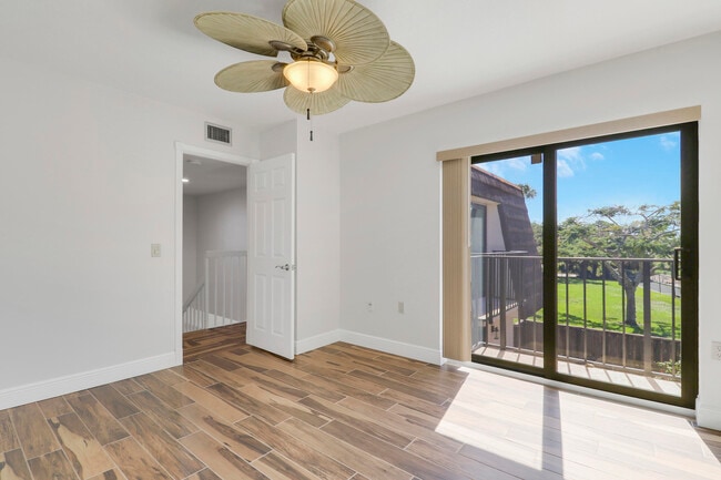 Building Photo - 2324 23rd Ct