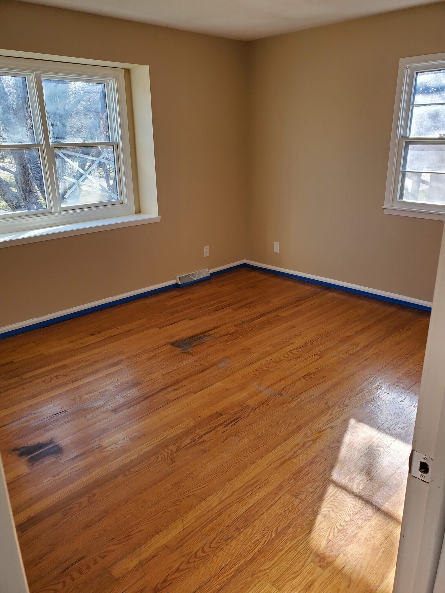 Building Photo - 418 SE 8th St