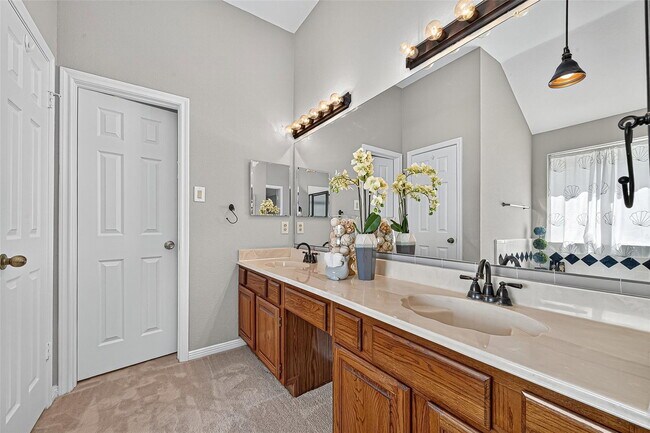 Building Photo - Double Lake Drive, Missouri City, TX 77459 - 4 BR 2.5 BA single-family home