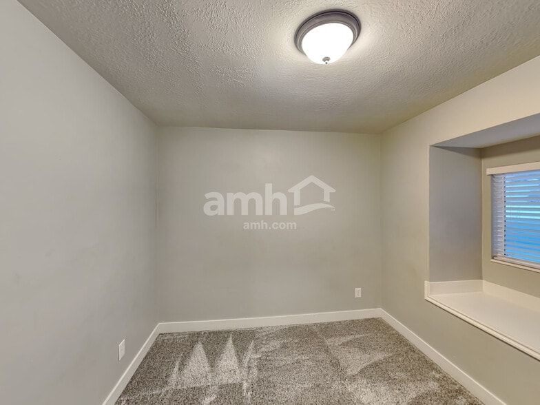 Building Photo - 86 N 360 W