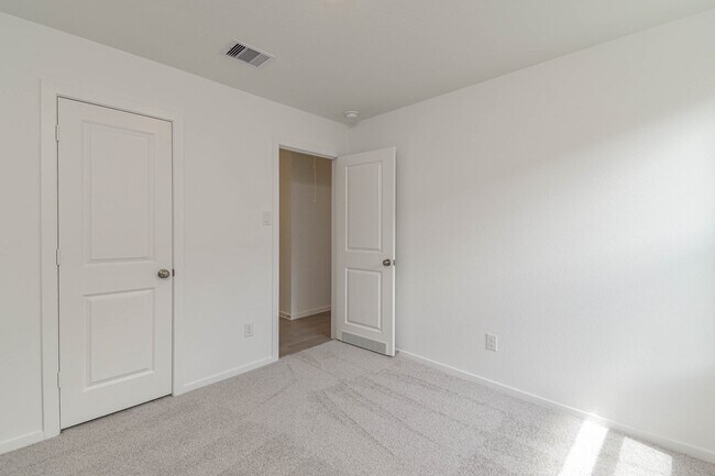 Building Photo - 355 Bush Mdw Ln