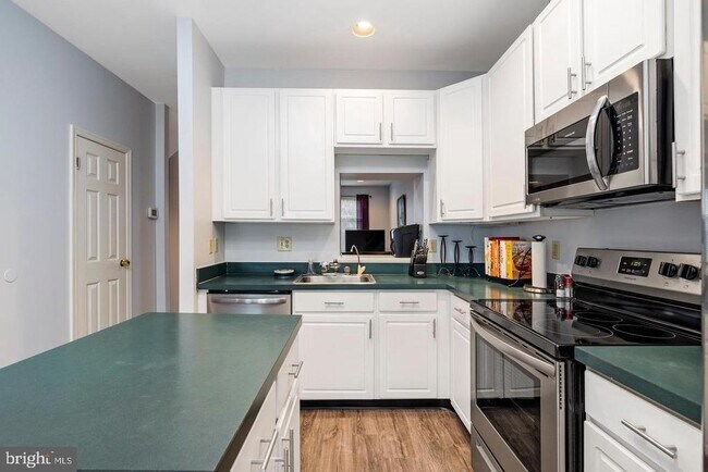 Building Photo - 8415 Gold Sunset Way