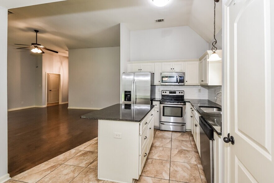 Building Photo - 2639 Cherry Tree Dr