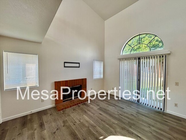 Building Photo - 1584 Sycamore Ln