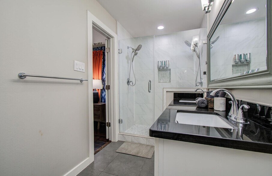 Building Photo - 4749 Benning Dr