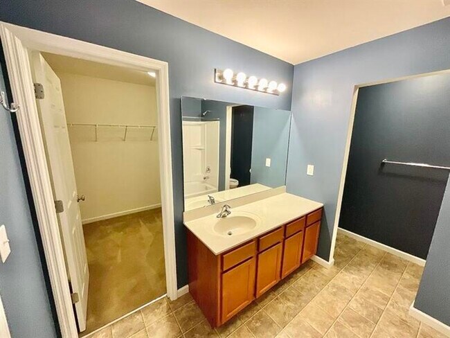 Building Photo - 830 Harbor Woods Dr