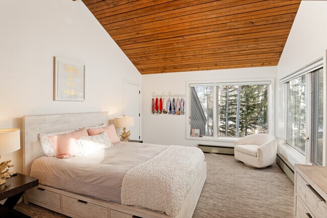 Building Photo - 34 Stellar Ln