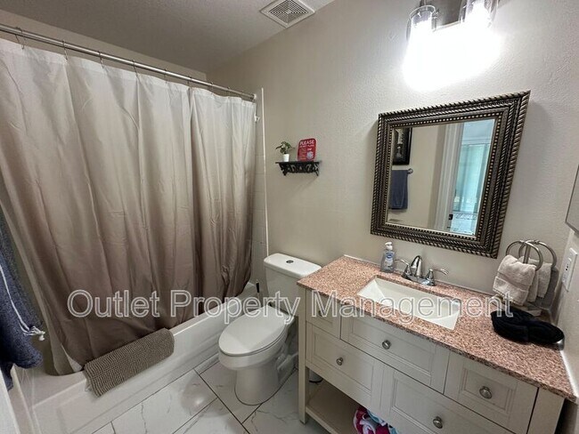 Building Photo - 645 Majesty Dr