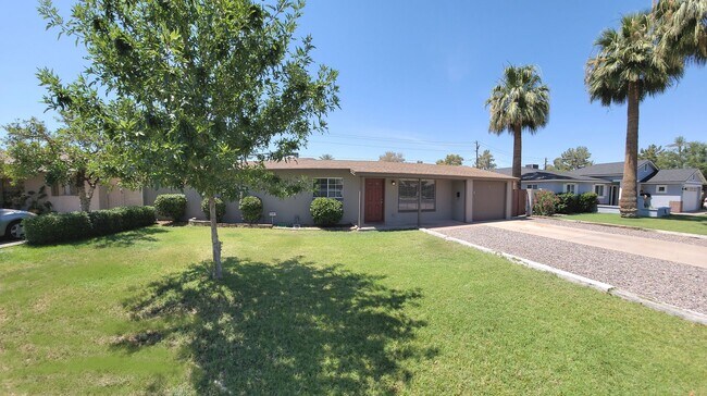 Building Photo - 4247 E Montecito Ave