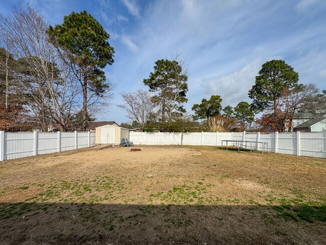 Building Photo - Charming 3 Bed 2 Bath Home with Fenced Yard