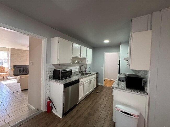 Building Photo - 3080 Forrest Park Rd SE