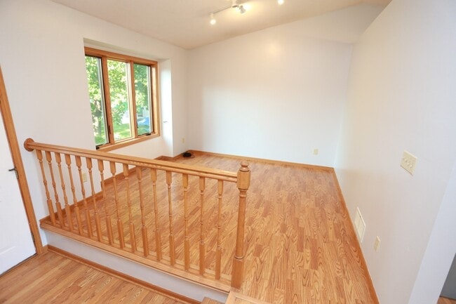 Building Photo - 4 BD Brooklyn Park Home for Rent